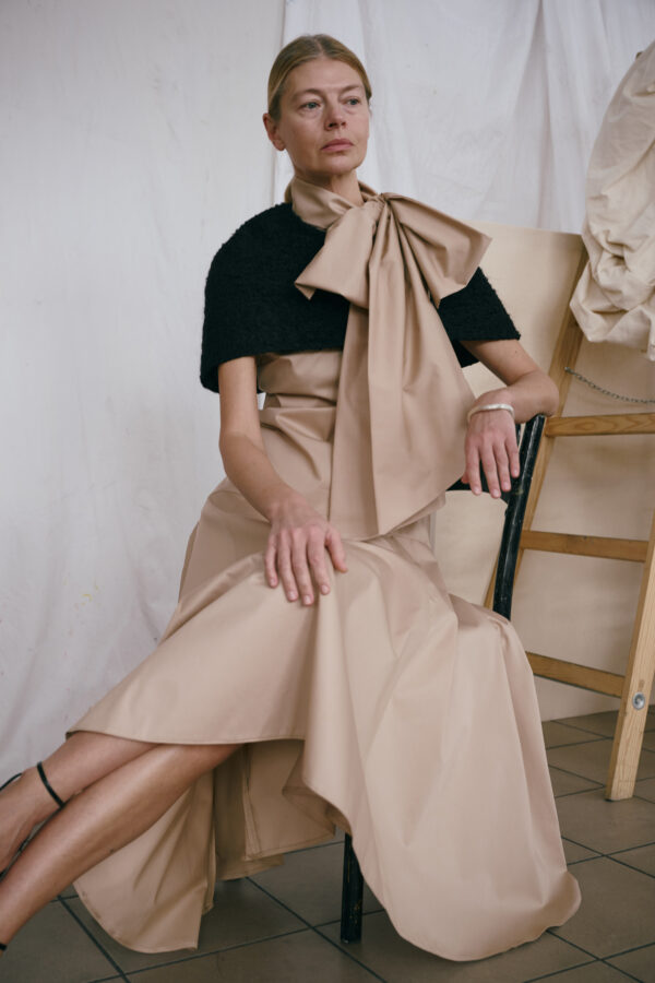 CZARNE WEŁNIANE BOLERO