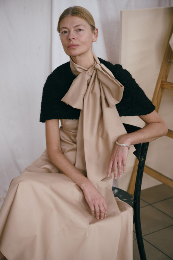 CZARNE WEŁNIANE BOLERO